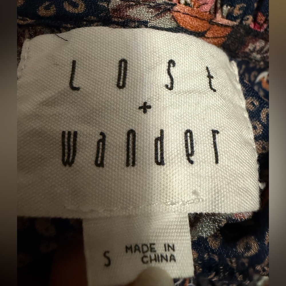 ✨ Lost + Wander Floral Ruffle Blouse ✨ - Picture 7 of 7